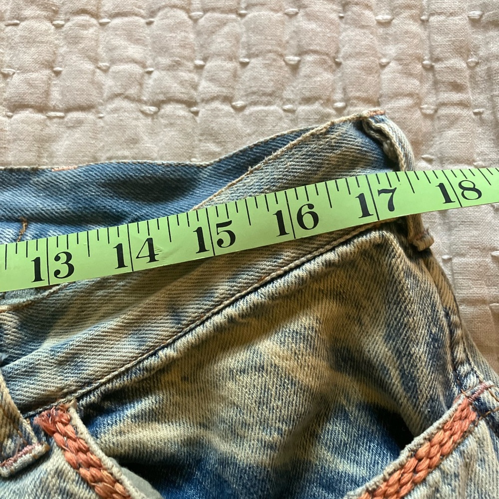 Magnolia Pearl Floral Distressed Jeans - Blue and Pink - Picture 9 of 12